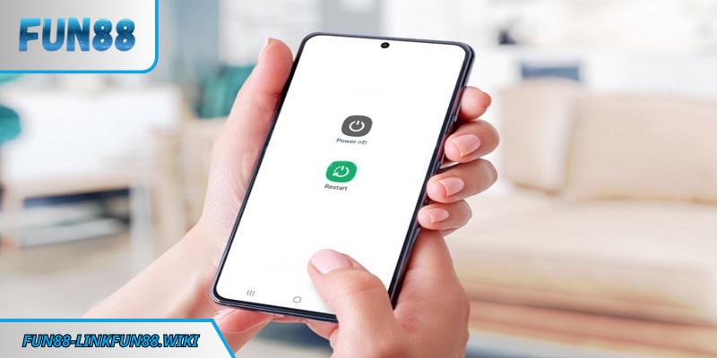 Khởi động lại thiết bị để làm mới hệ thống